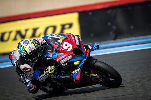 BMW M 1000 RR nicht zu schlagen: BMW Motorrad World Endurance Team sichert sich mit neuem Rundenrekord die Poleposition für den Bol d‘Or.