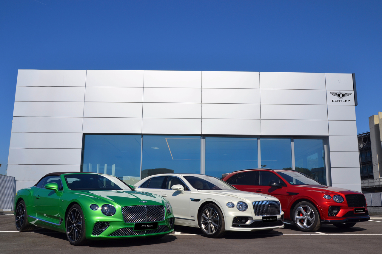 BENTLEY ERÖFFNET OFFIZIELL IN DER 'EWIGEN STADT'.