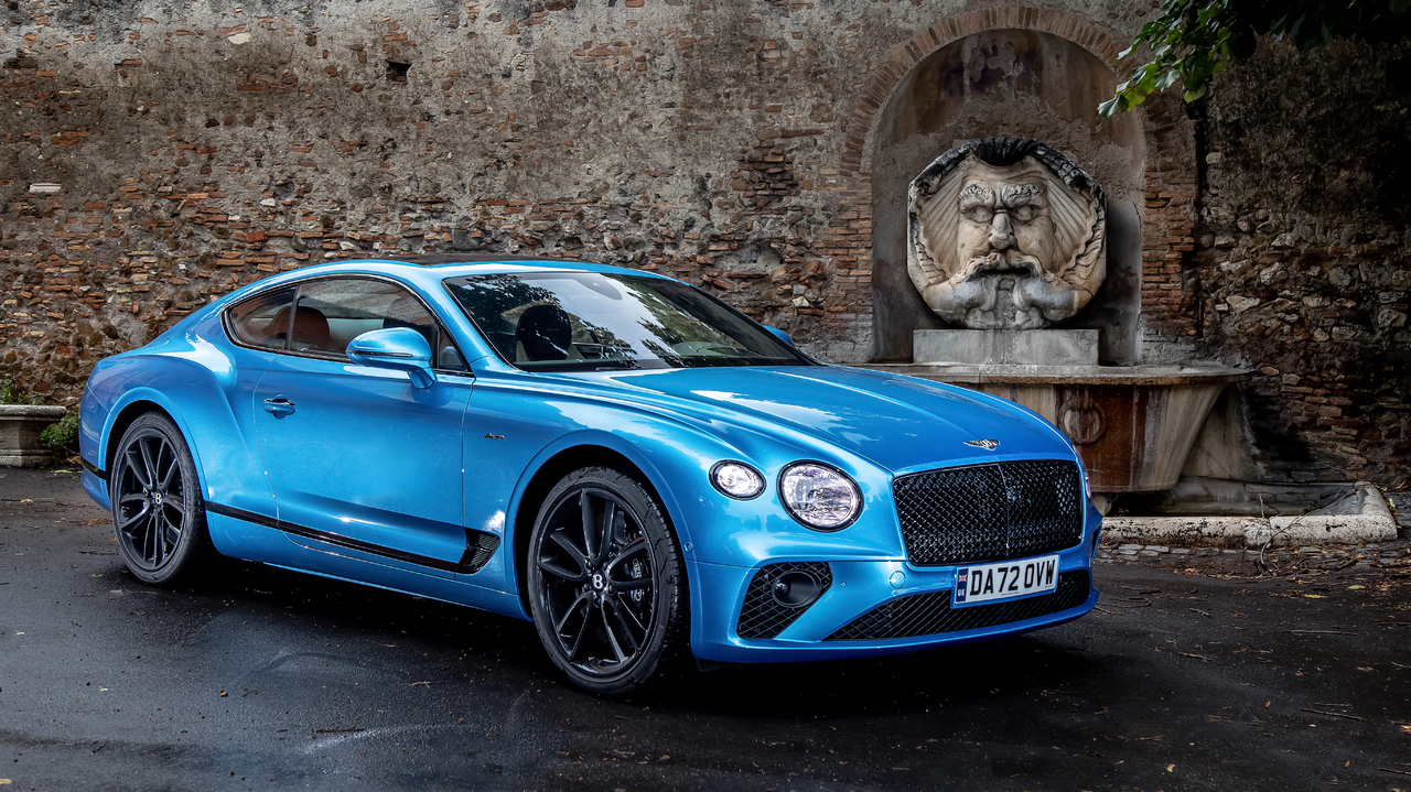 BENTLEY ERÖFFNET OFFIZIELL IN DER 'EWIGEN STADT'.