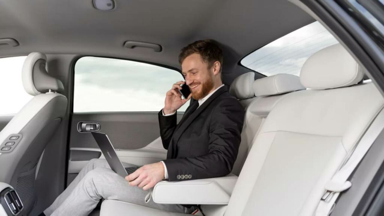 Der Hyundai IONIQ 6 als perfektes Büro für unterwegs – Mobilität neu definiert.