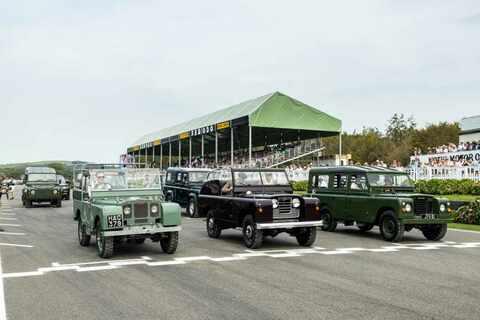 Land Rover_Goodwood_Revival_Royal_Parade_2023_Defender_Oldtimer.jpg