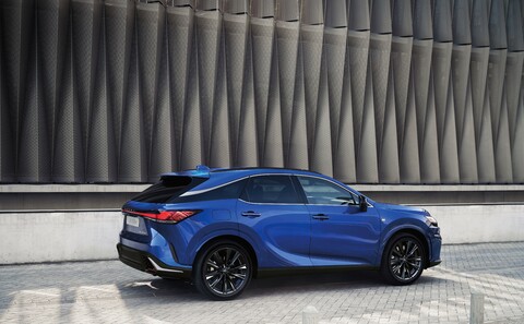 Lexus RX startet im F SPORT Design.