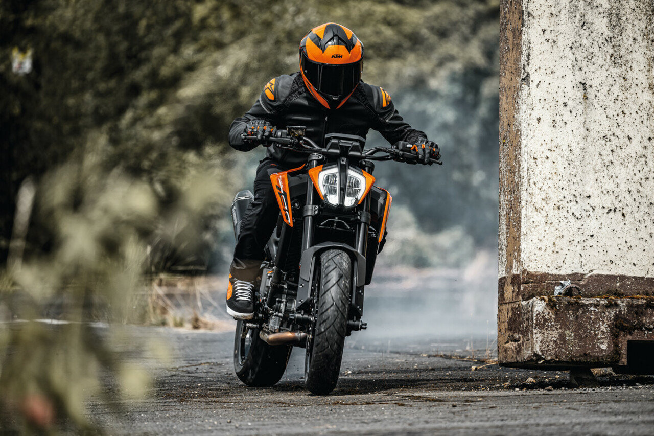 KTM 790 DUKE 2024 - BEREIT FÜR DIE MOTORRADSAISON 2024.