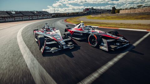 Formel E 2024 Pascal Wehrlein Porsche 99X Rennstrecke test.jpg
