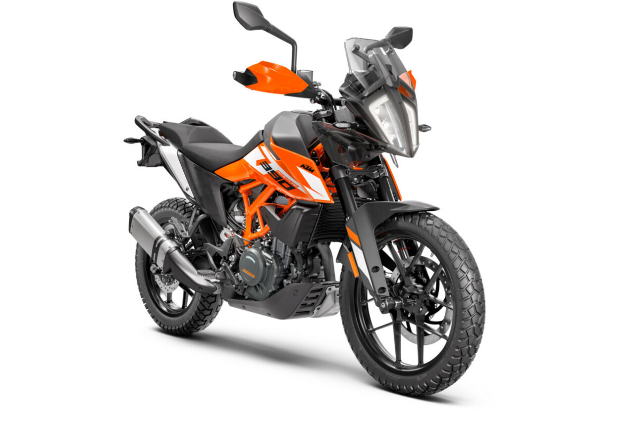 DIE KTM 390 ADVENTURE 2024 BEGEISTERT IN NEUEN FARBEN.