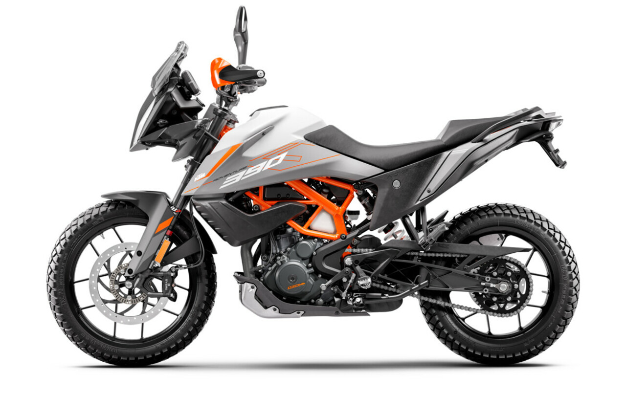 DIE KTM 390 ADVENTURE 2024 BEGEISTERT IN NEUEN FARBEN.