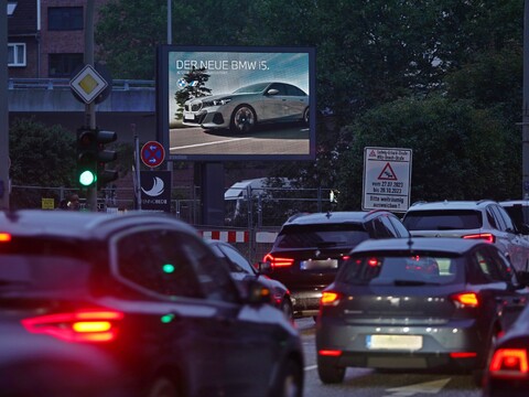 Stau-targeting Test BMW i5 Marktforschung Werbung Video.jpg