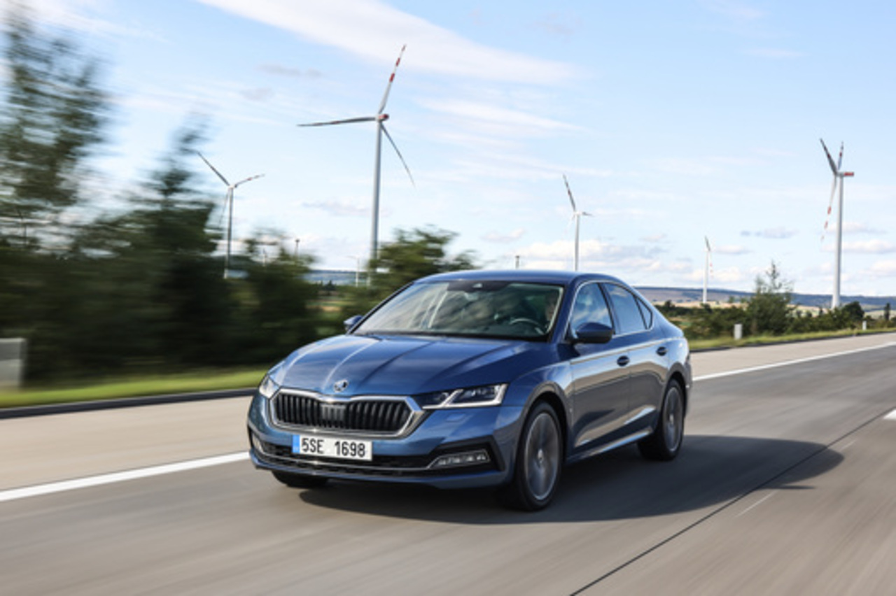 Škoda stellt zwei Gesamt- und zwei Importsieger bei der Leserwahl Firmenwagen-Award 2023 von Auto Bild.