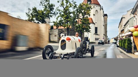 Jan Heidak, Technischer Fahrzeugbetreuer Porsche Museumswerkstatt, Austro-Daimler ADS-R „Sascha“, Österreich, 2023.jpg