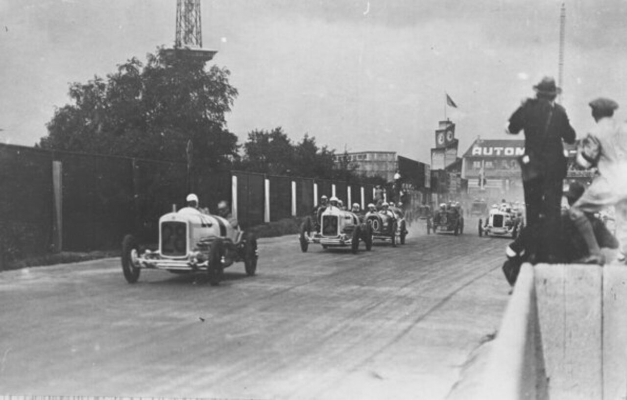 Vierfachsieg für die NSU-Rennwagen Typ 6/60 PS beim „Großen Preis von Deutschland“ auf der AVUS.