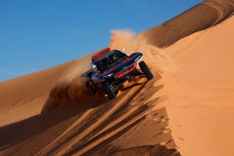 Audi e-tron Dakar 2024 Testfahrten Marokko Peterhansel.jpg