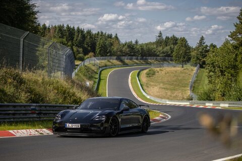 Porsche Taycan Geschwindigkeitsrekord Zuffenhausen Nordschleife Nürburgring.jpg