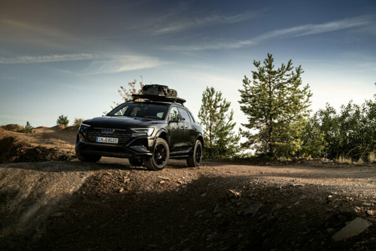 Souverän im Gelände wie auf der Straße: der Audi Q8 e-tron edition Dakar.