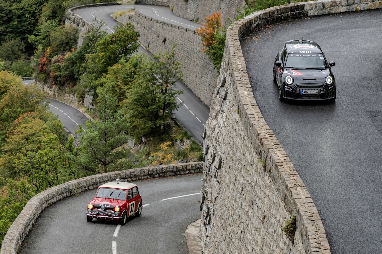 Januar 1964: Historischer Sieg des Classic Mini bei der Rallye Monte Carlo.
