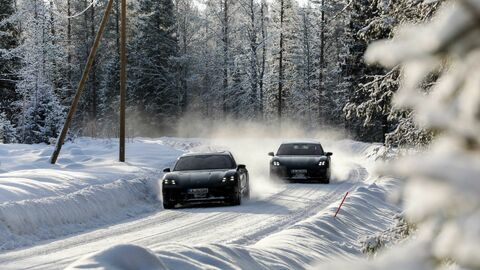 Neuer Porsche Taycan Erprobungsfahrten Eis Schnee Modell 2024.jpg