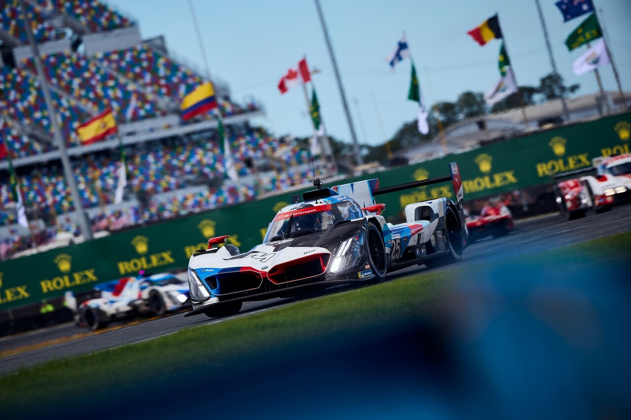 IMSA 2024 | 24 Stunden von Daytona: GTD-PRO-Podium für den BMW M4 GT3 – Technische Probleme werfen BMW M Hybrid V8 zurück.