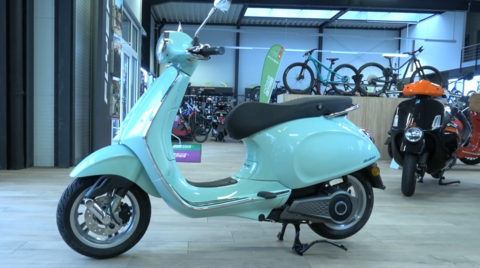 dörr reisemobile - vespa primavera - e roller - e scooter - e motorrad.PNG