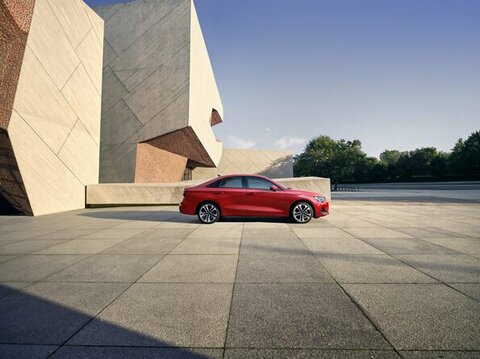 Audi A3 Limousine progressivrot neu exterieur design.jpg