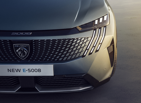 Neuer PEUGEOT E-5008 Teaser SUV Elektroantrieb 2024.jpg