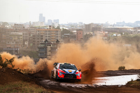 Thierry Neuville WRC 2024 Rallye Safari Kenia Donnerstag Führender Hyundai i20.jpg