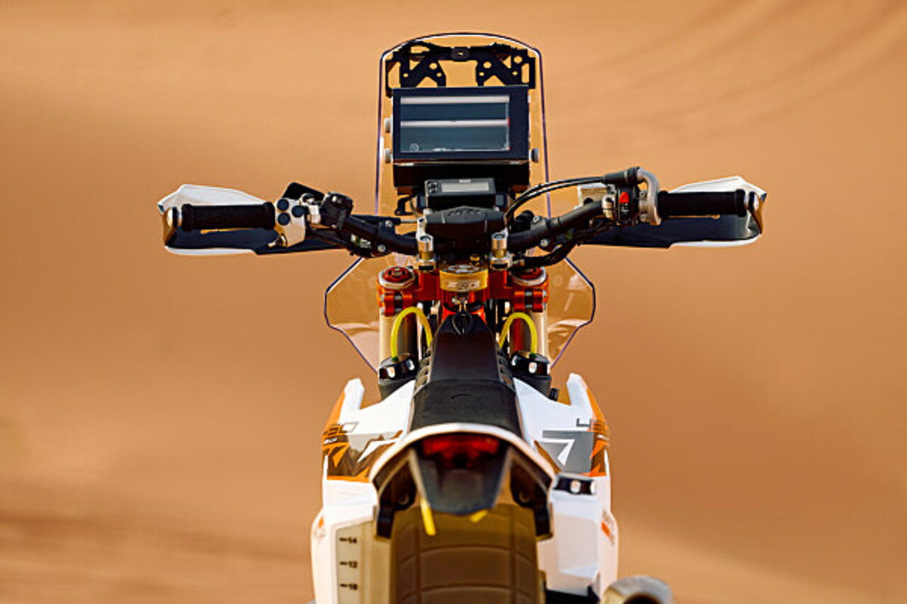 KTM PRÄSENTIERT DIE 450 RALLY REPLICA MIT UMFASSENDEN UPDATES FÜR 2025.