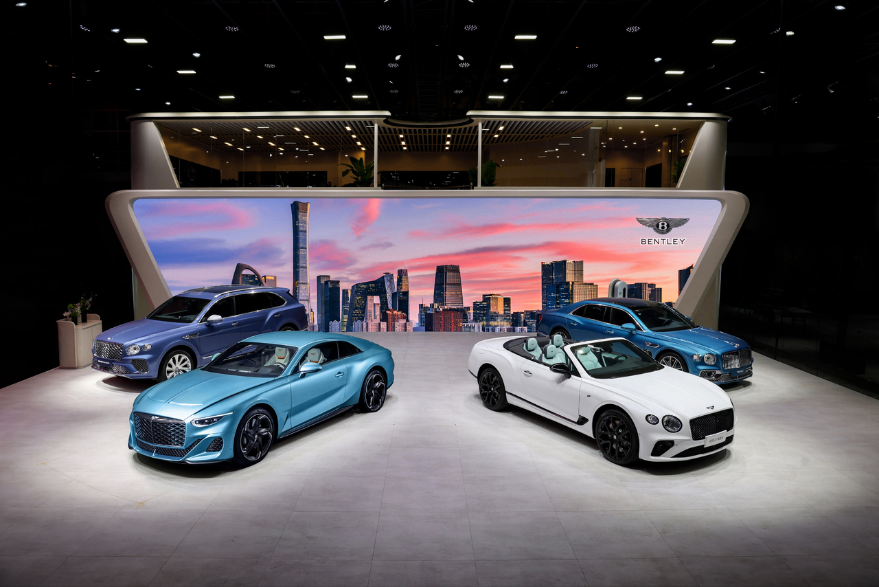 BENTLEY MOTORS PRÄSENTIERT MULLINER MASSGEFERTIGTE MODELLE AUF DER AUTO CHINA 2024.