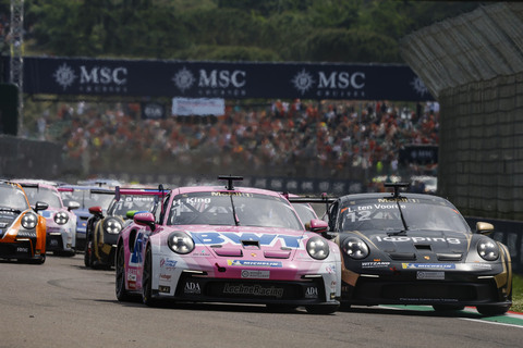 Porsche Mobil 1 Supercup | Imola: Larry ten Voorde feiert Sieg in seinem 200. Markenpokalrennen mit Porsche.
