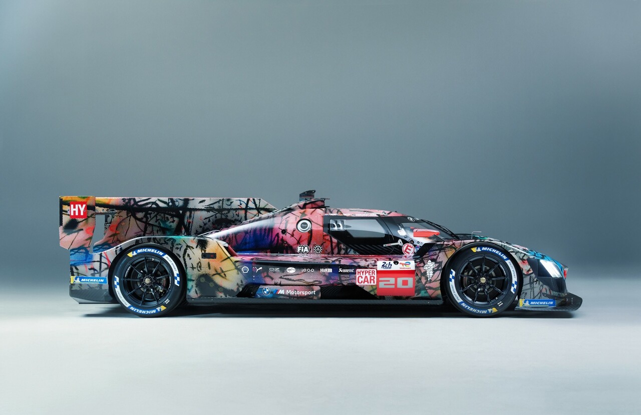 Weltpremiere in Paris: Das BMW M Hybrid V8 Art Car von Julie Mehretu für die 24 Stunden von Le Mans.