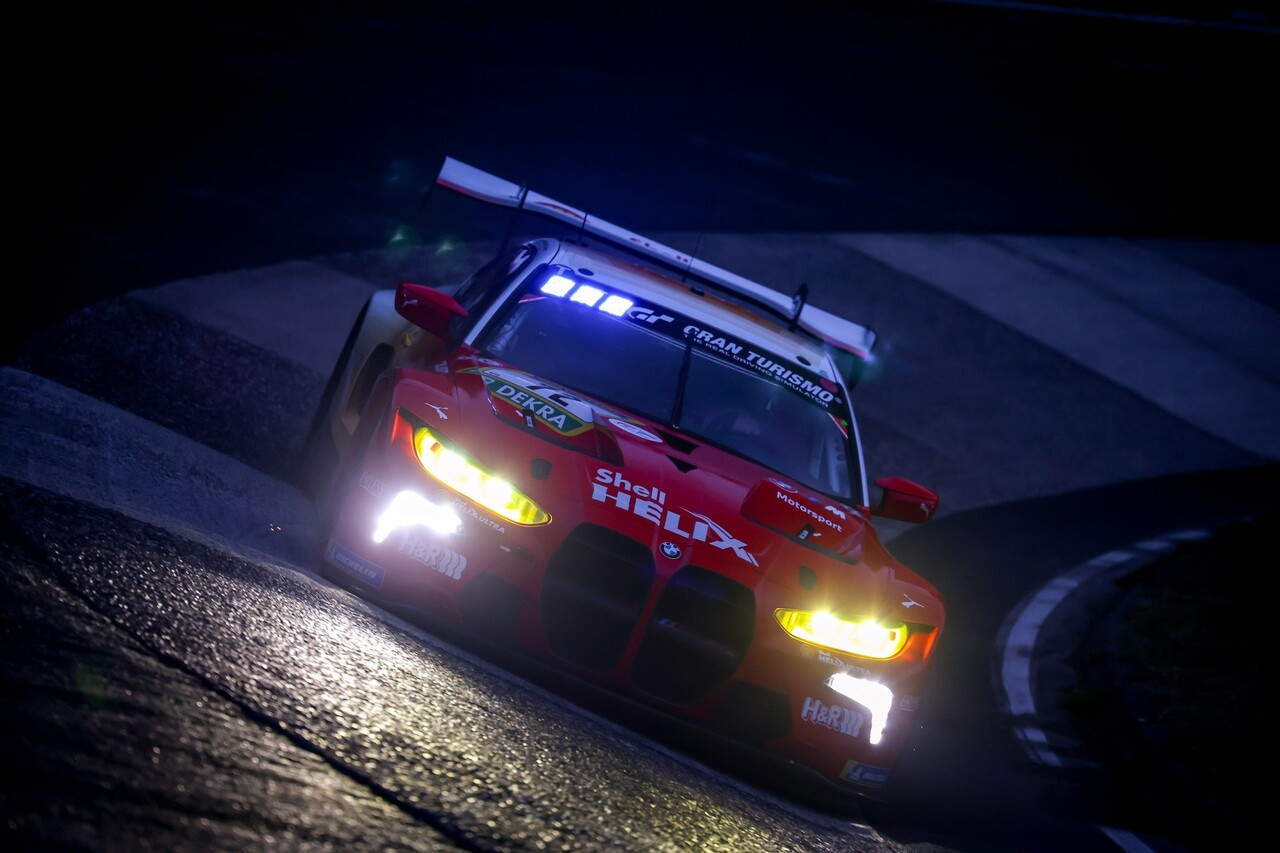 24-Stunden vom Nürburgring: Poleposition für den #72 BMW M4 GT3: Max Hesse Schnellster im Top-Qualifying.