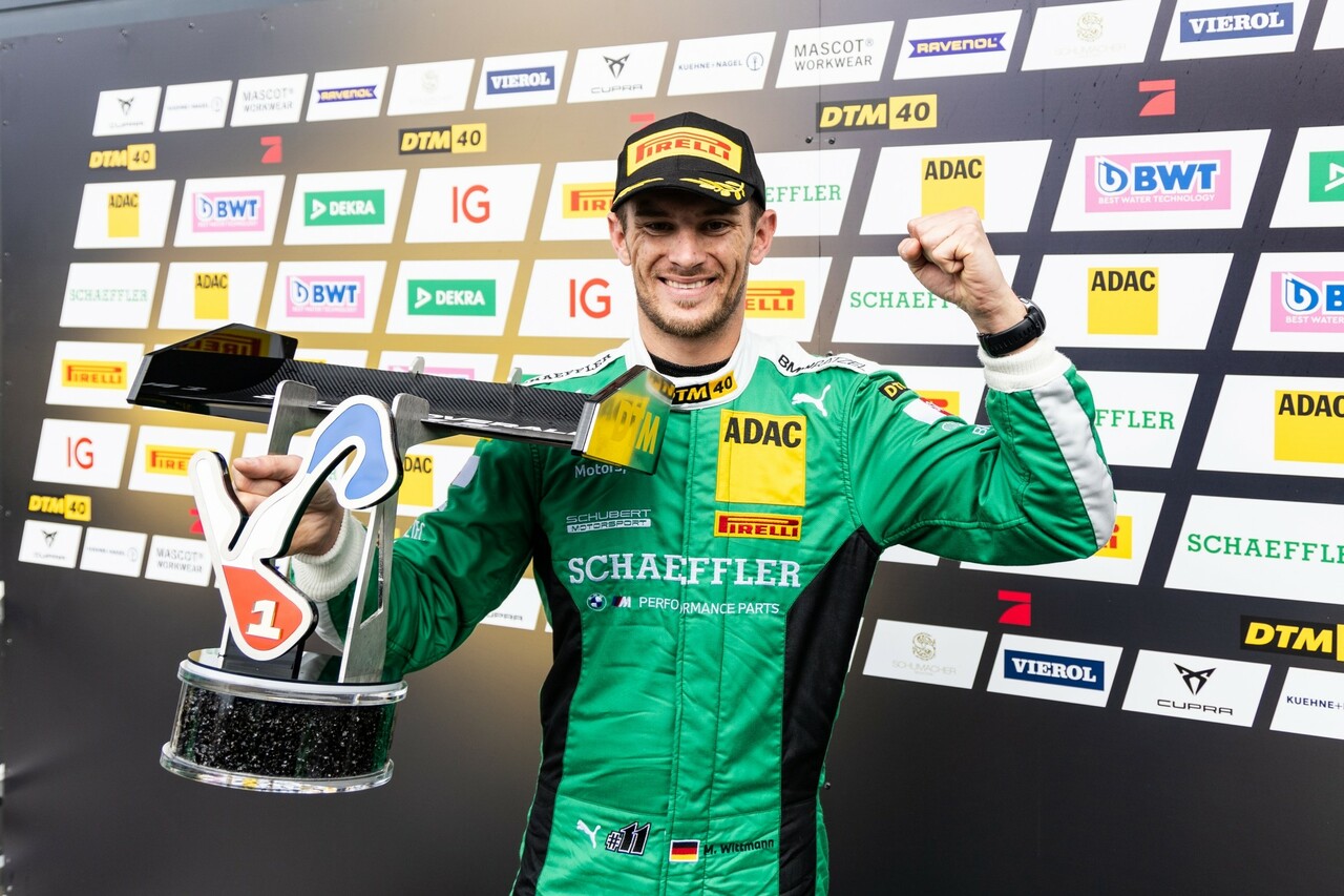 DTM 2024 | Zandvoort: Marco Wittmann siegt nach dramatischer Aufholjagd – René Rast auf dem Podium.