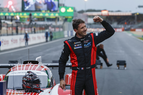 Kevin Estre Pole Position Le Mans 2024 Porsche Penske Motorsport.jpg