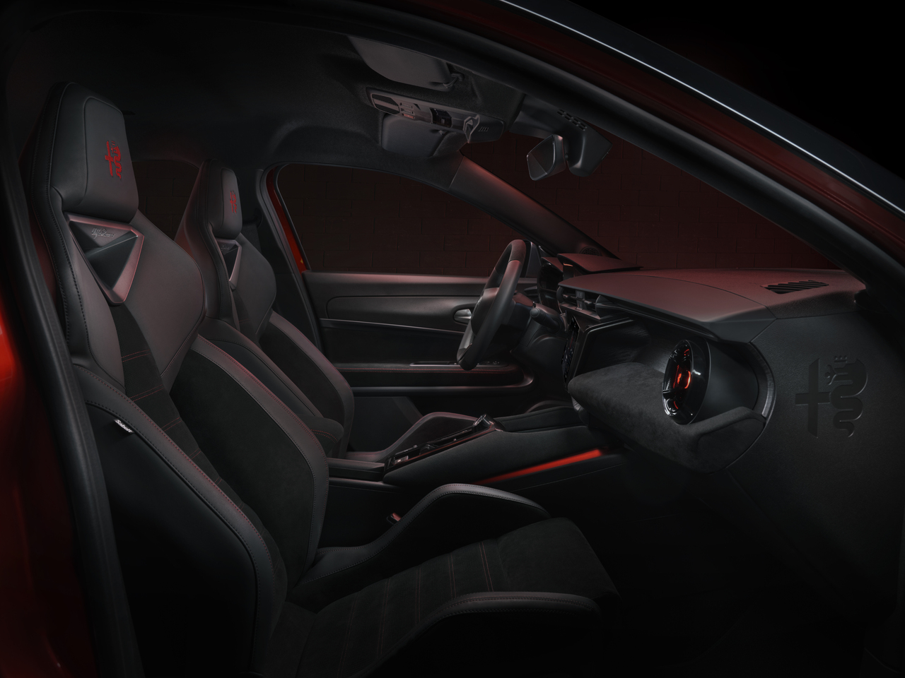 Alfa Romeo Junior VELOCE stellt den neuen 280-CV mit 100%igem Elektromotor vor.