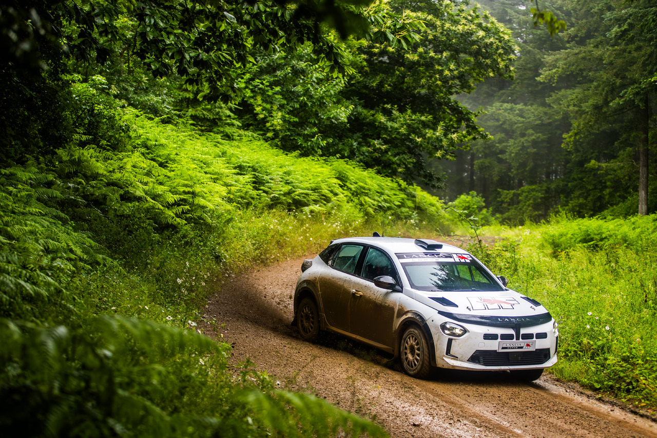 Miki Biasion fährt den Ypsilon Rally 4 HF.