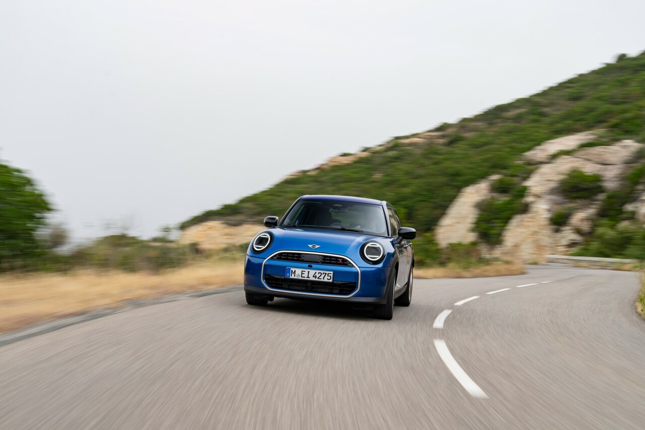 Der neue MINI Cooper S 5-Türer: Mehr Platz und jede Menge Fahrspaß.