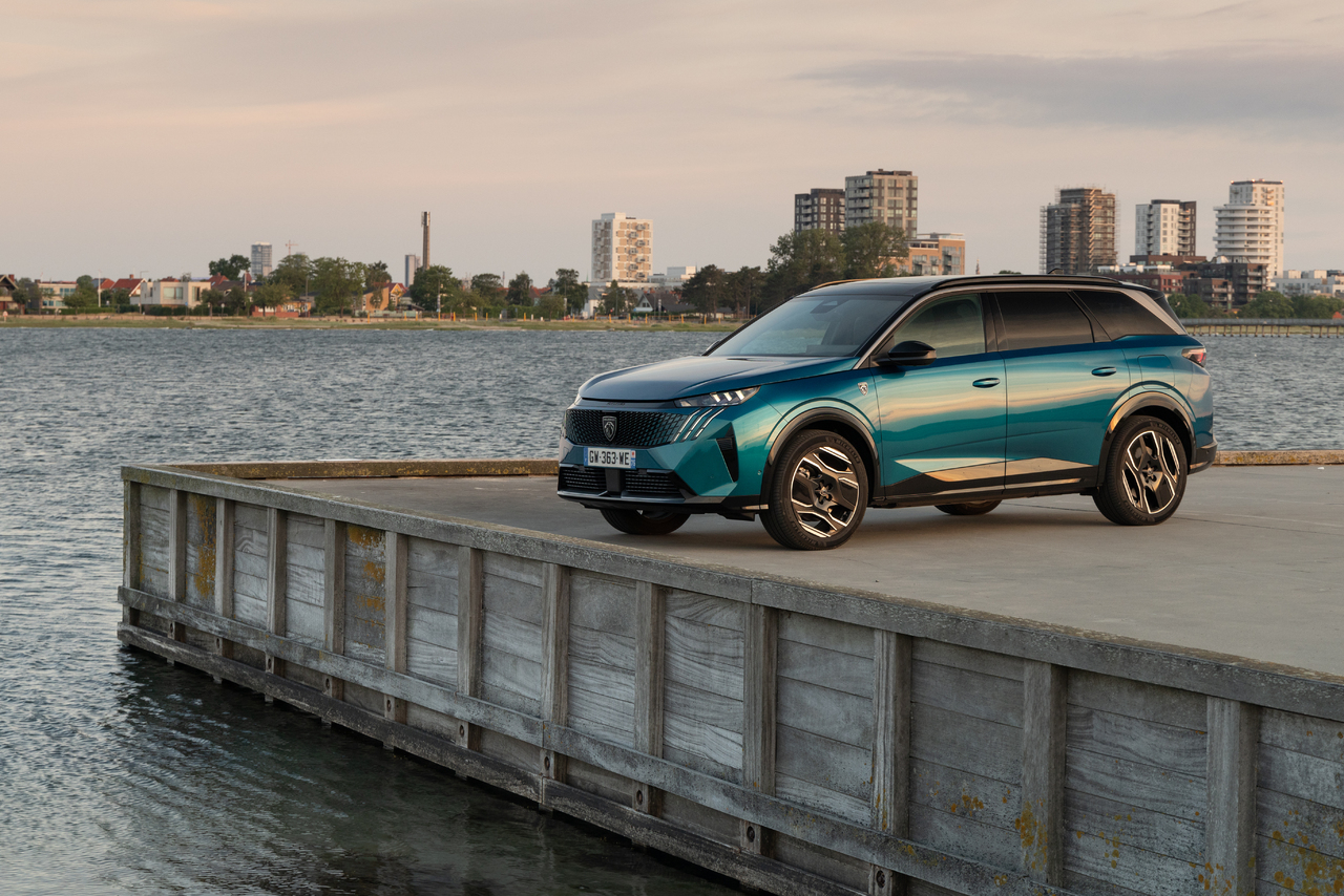 Neuer PEUGEOT 3008 und 5008 jetzt auch als Plug-In Hybrid bestellbar.