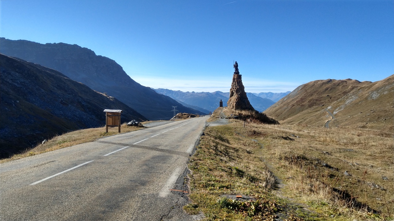 Wie lang sollte eine Motorradtour in den Alpen sein?