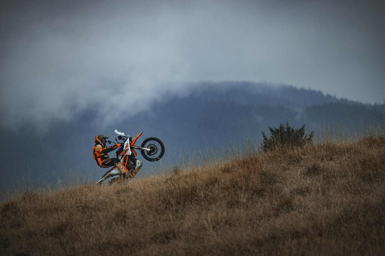 KTM ENTHÜLLT DIE NEUE MODELLPALETTE DER KTM 390 ADVENTURE 2025.