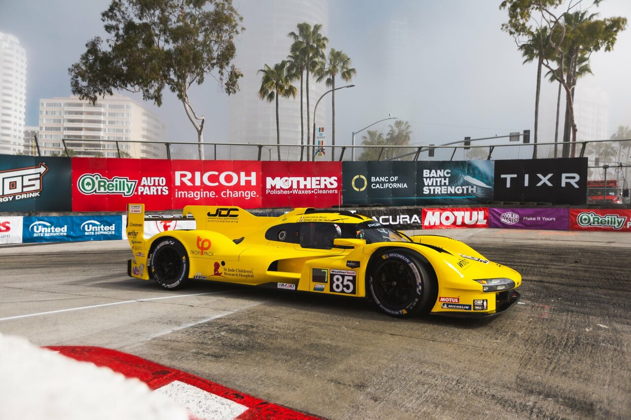 IMSA 2025: Porsche gewinnt in den Straßen von Long Beach in beiden Wertungsklassen.