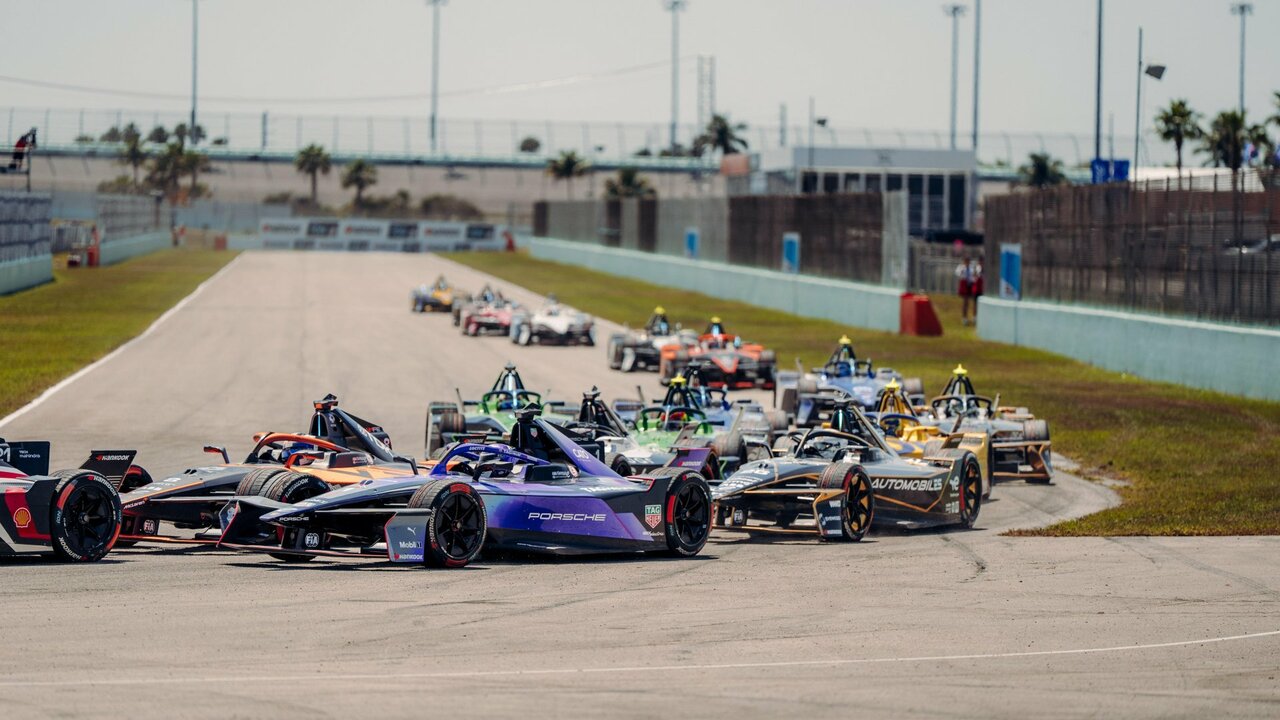 Formel E 2025 | Miami E-Prix: Porsche-Doppelpodium: Weltmeister Wehrlein siegt in Miami.