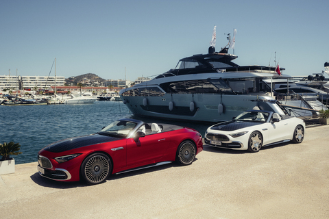 Mercedes Maybach SL white ambience Monogramm Red ambience.jpg