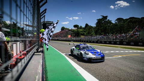 Porsche Mobil 1 Supercup | Lauf 1: Porsche-Junior Theo Oeverhaus gewinnt den Supercup-Saisonstart.