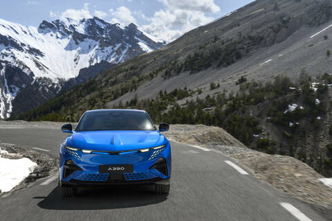 Alpine A390 GTS Elektroantrieb Dream Garage Alpine Active Torque Vectoring System.jpg