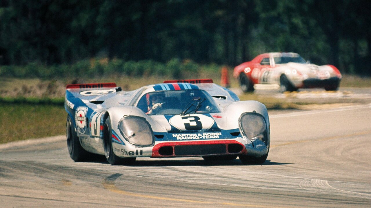Porsche gratuliert Rennfahrer Gérard Larrousse zum 85. Geburtstag.