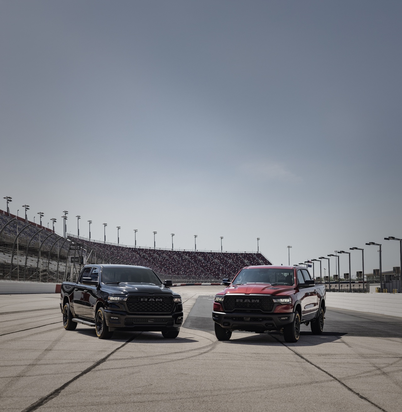 Die Legende kehrt zurück: Der 2026 Ram 1500 bietet einen 5,7-Liter-HEMI®-V8-eTorque-Motor.