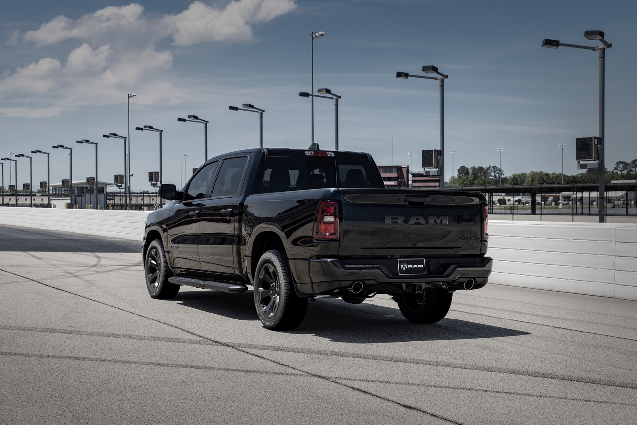 Die Legende kehrt zurück: Der 2026 Ram 1500 bietet einen 5,7-Liter-HEMI®-V8-eTorque-Motor.