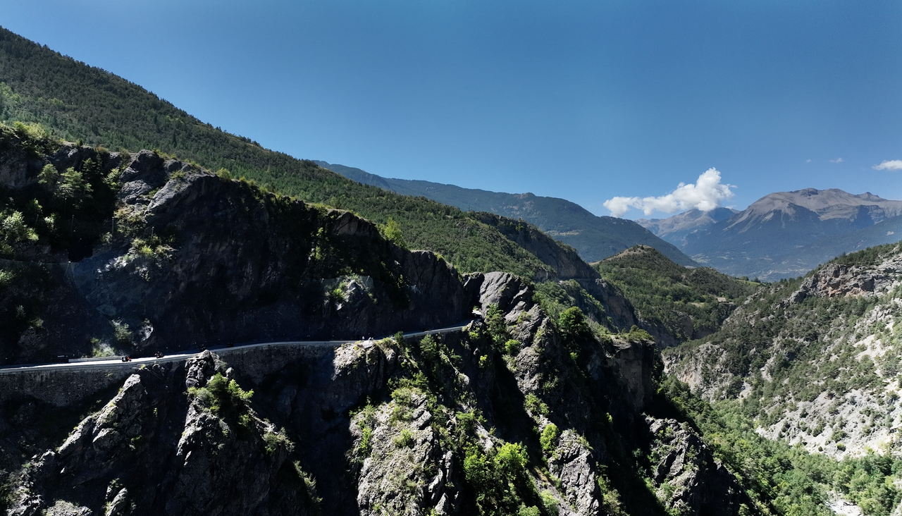 Die berühmte "Route des Grandes Alpes" – 18 Alpenpässe: vom Genfer See bis an die Cote d’Azur.