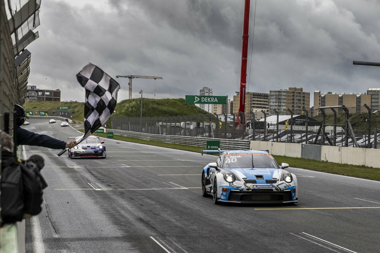 Porsche Carrera Cup | Zandvoort, Rennen 5: Janne Stiak fährt bei schwierigen Bedingungen zu seinem ersten Saisonsieg.
