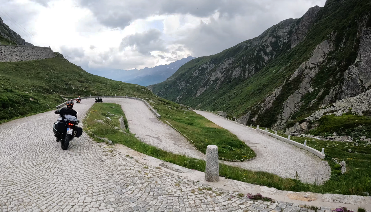 Passo del San Gottardo o Tremola: un passo alpino da attraversare o da percorrere all'insegna dell'avventura.