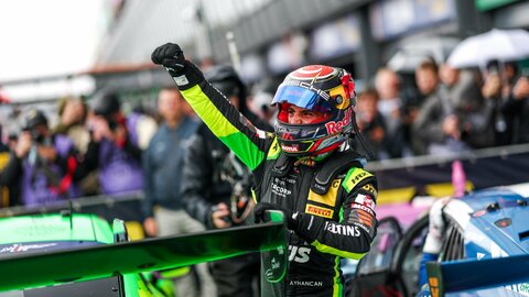 Porsche Carrera Cup | Zandvoort, Rennen 6: Porsche 911 GT3 R-Fahrer Ayhancan Güven gewinnt spannendes Regenrennen.