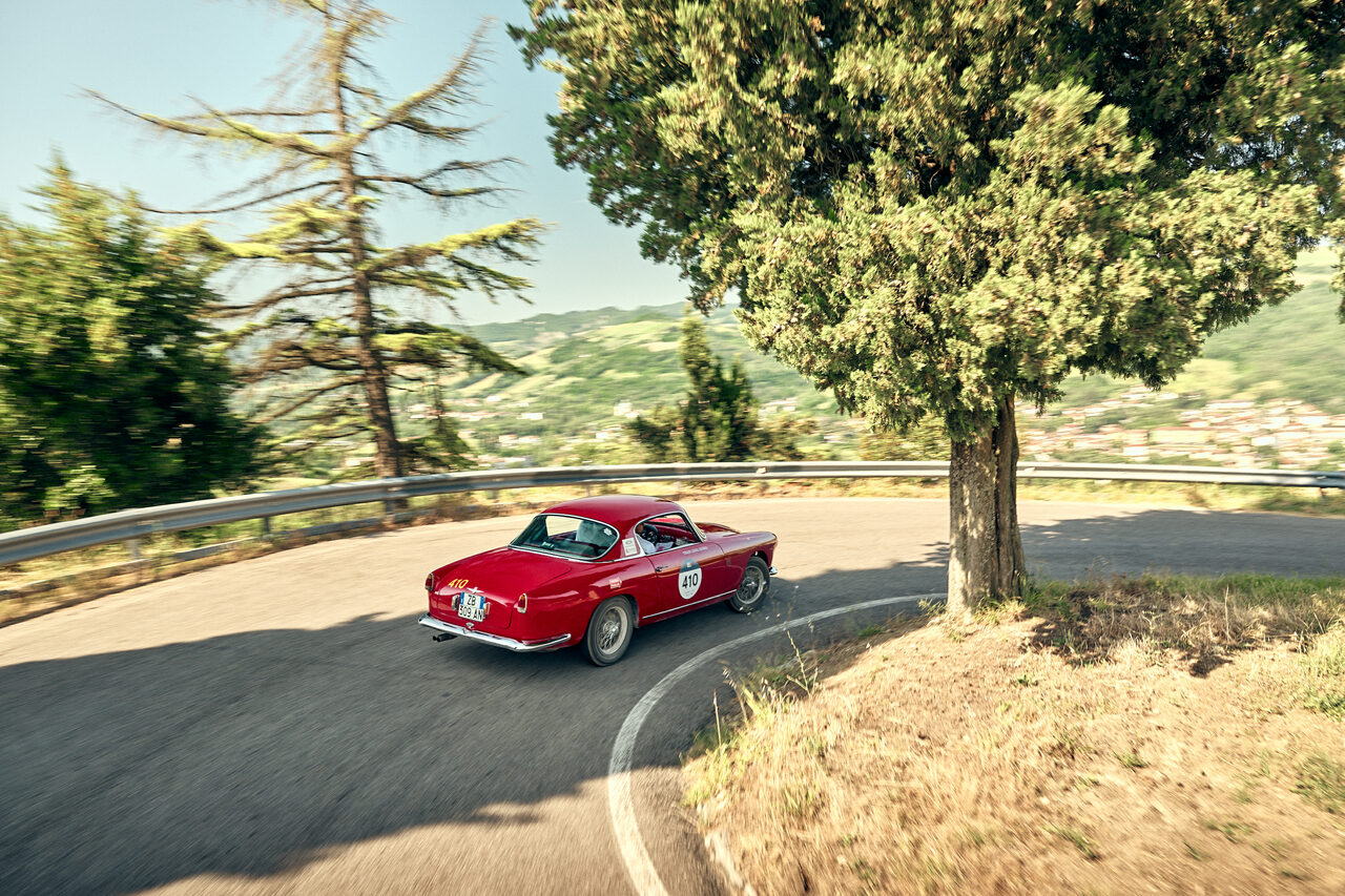 Alfa Romeo triumphiert bei der 1000 Miglia 2025.